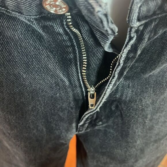 Zara Black Denim Raw Edge Crop Jeans, size 6 - Picture 7 of 8